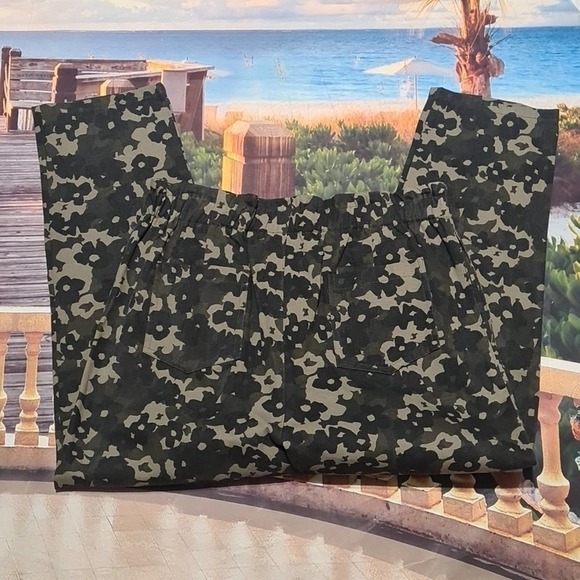 AMADI Camo High Waist Trousers Pants Anthropologie Medium - Picture 7 of 7